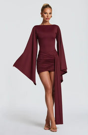Vestido Curto Greta vinho, de frente