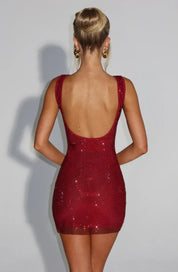 Vestido Curto Glimmer vermelho, de costas, com as costas abertas